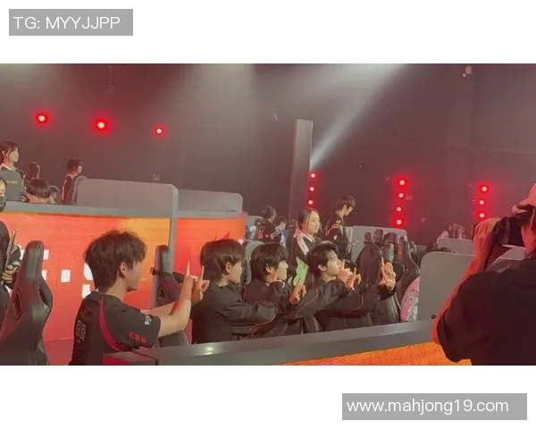 和平精英赛场热议JDG比赛经验引发的争议与讨论分析